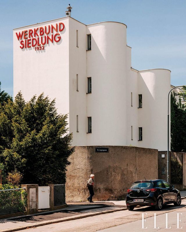 비엔나가 살기 좋은 도시 1위 순위를 매년 경신하는 것은 공공임대주택이 발달한 덕도 있다. 건축적으로도 아름답다.