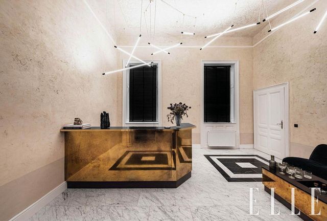 과거 군사 시설을 호텔로 개조한 졸라 호텔 ( zola.hotel)의 감각적인 로비. 