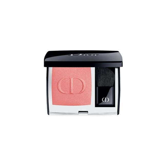 라이트 핑크빛 양볼을 완성하는 디올 루즈 블러쉬 #343 파나레아, 7만2천원대, 모두 Christian Dior Beauty.