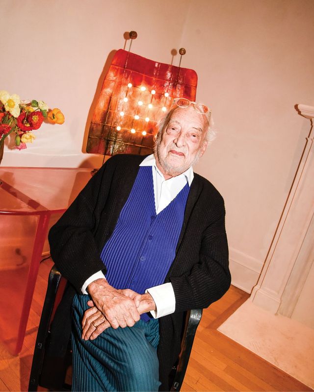  2023년 2월 LA에서 포즈를 취한 가에타노 페셰. 