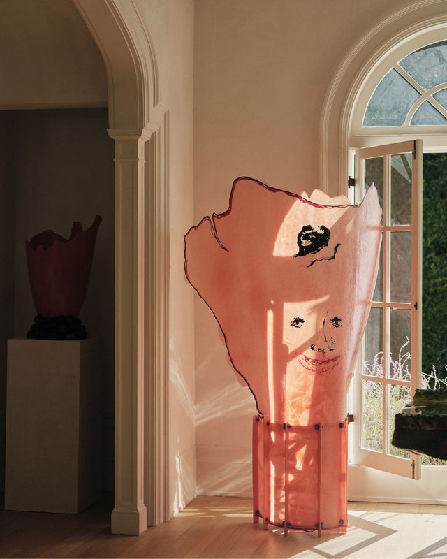 독특한 얼굴과 형태를 지닌 ‘One of Us Lamp XL’. 