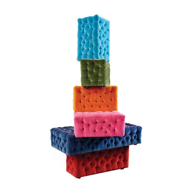 각양각색의 모듈을 취향대로 조합할 수 있는 메리탈리아의 소파 ‘La Michetta’. 