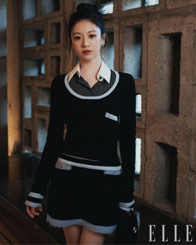 앰배서더로 선정된 후 쇼장을 처음으로 찾은 고윤정. 