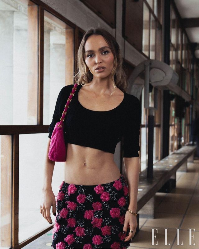 마르세유의 자유분방함이 느껴지는 릴리 로즈 뎁. 