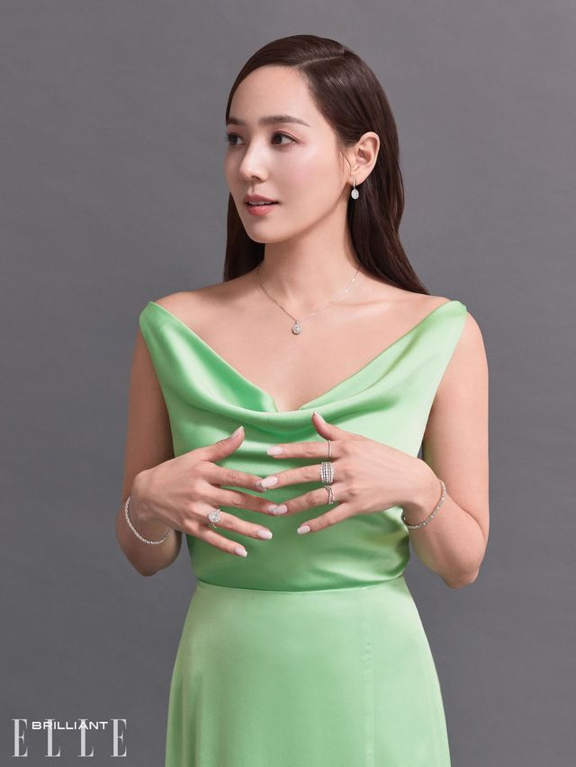 드레스는 스타일리스트 소장품.