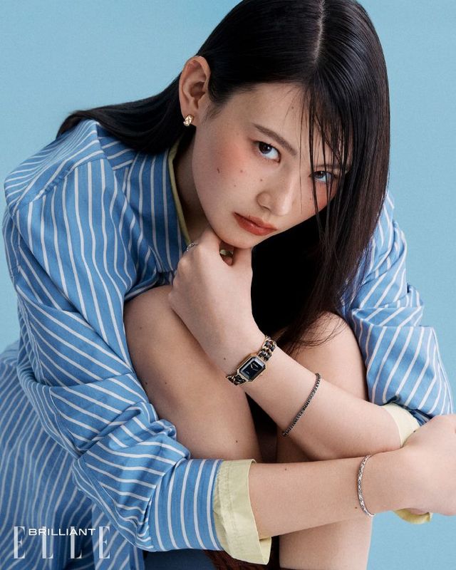 스트라이프 셔츠, 쇼츠, 삭스는 모두 가격 미정 DRIES VAN NOTEN. 라임 컬러 이너 셔츠는 29만5천원 TEKLA. 