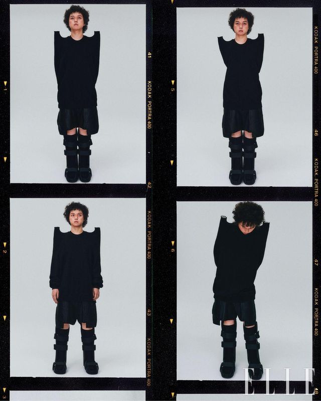 숄더가 독특한 디자인의 톱과 팬츠, 슈즈는 모두 Rick Owens. 삭스는 스타일리스트 소장품.
