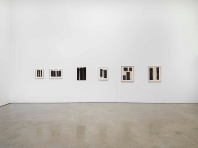 〈윤형근/파리/윤형근〉 전시 전경 Installation view of Yun Hyong-keun: Yun/Paris/Yun (제공: PKM Gallery)