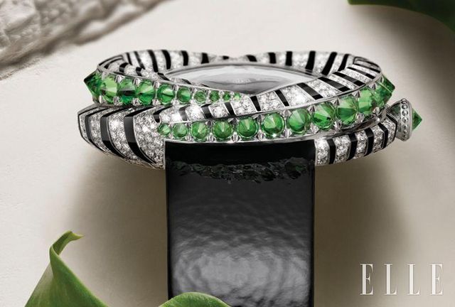 차보라이트 가닛과 브릴리언트 컷 다이아몬드를 세팅한 케이스가 특징인 로듐 도금 화이트골드 애니멀 주얼리 워치.