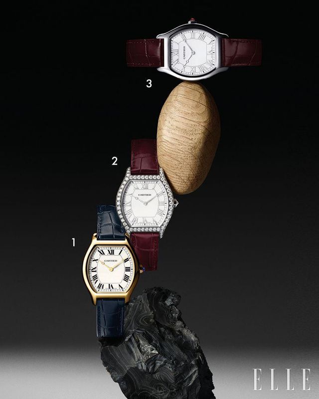  옐로골드 케이스에 사파이어 카보숑 세팅 크라운을 장착한 200피스 리미티드 에디션 까르띠에 프리베 똑뛰 워치. 2 브릴리언트 컷 다이아몬드를 케이스에 세팅한 50피스 리미티드 에디션 까르띠에 프리베 똑뛰 워치. 3 플래티넘 케이스에 루비 카보숑 세팅 크라운을 장착한 200피스 리미티드 에디션 까르띠에 프리베 똑뛰 워치. 