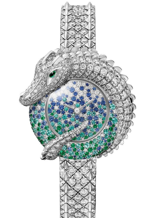 다이얼을 감싸는 악어를 사실적으로 표현한 로듐 도금 화이트골드 크로커다일 주얼리 워치.