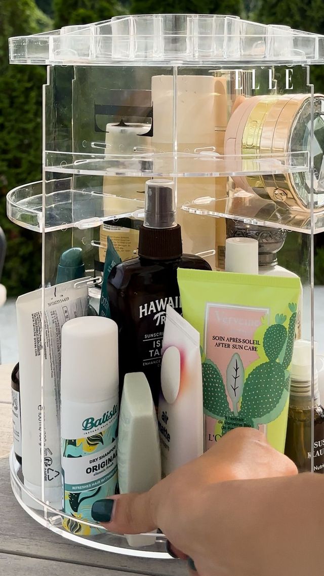 화장대에 가득한 선케어 관련 아이템들