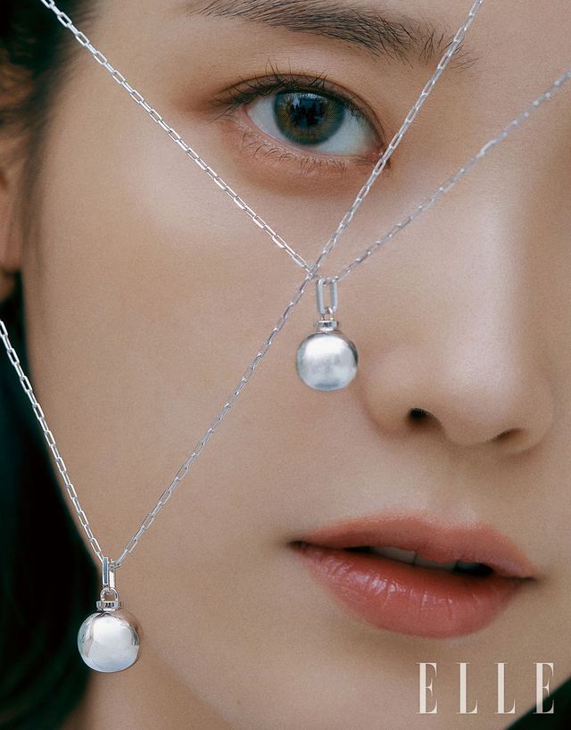 UNIS 실버볼 목걸이는 각 17만8천원 모두 J.ESTINA.