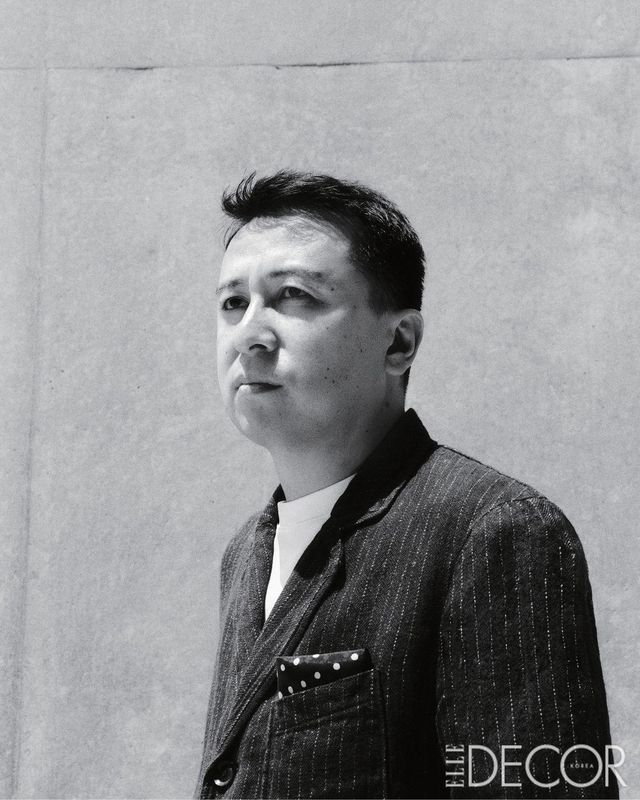 서울 DDP 전시장 앞에 선 신소재연구소 소장 사카키다 토모유키.