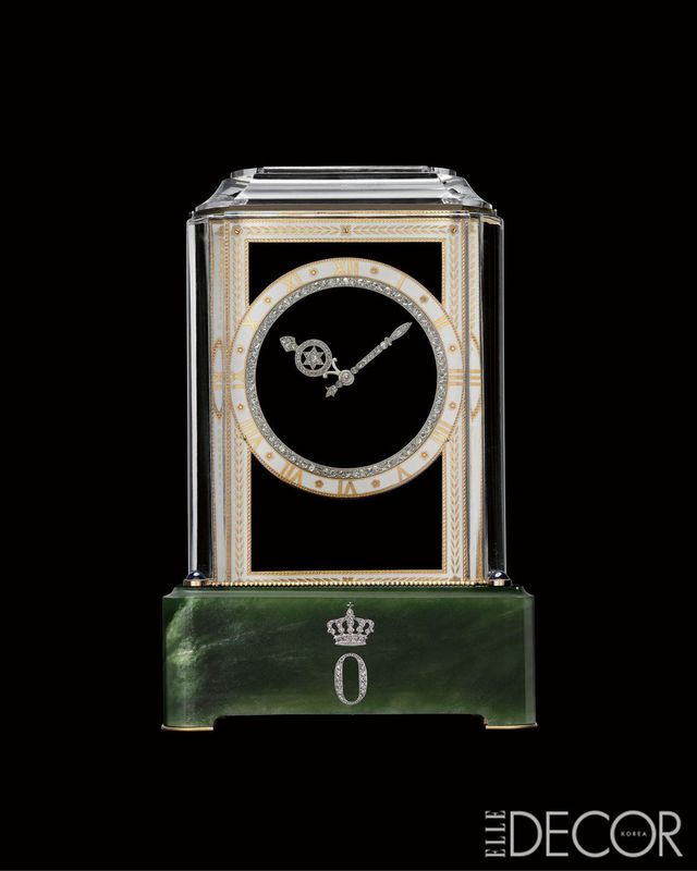 주변 장식 속에 교묘히 숨은 무브먼트에 의해 움직이는 ‘모델 A 미스터리 클락’(1918). 