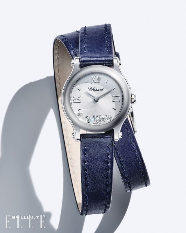 콤팩트한 케이스와 더블 스트랩, 자유롭게 흔들리는 5개의 댄싱 다이아몬드를 세팅한 ‘해피 스포츠 25mm’ 워치는 8백32만원 CHOPARD.