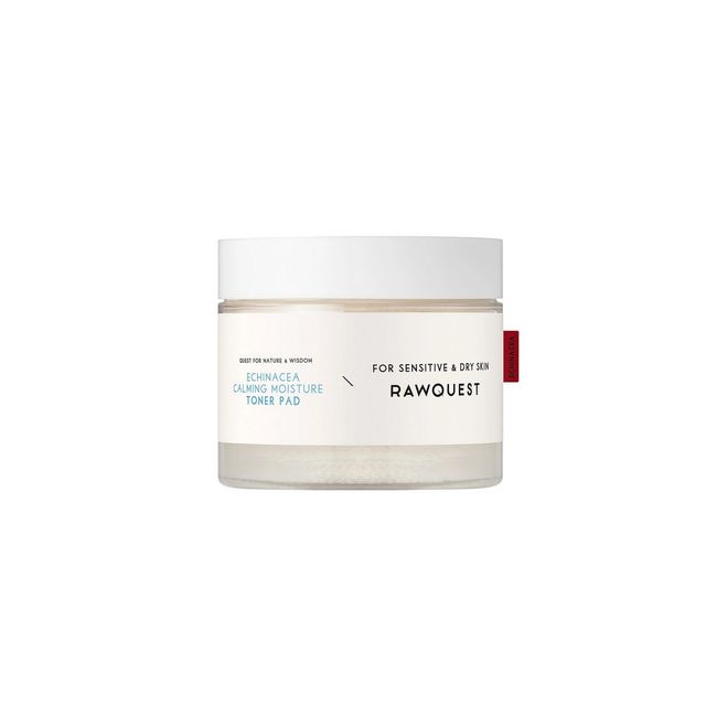 로우퀘스트 에키네시아 카밍 모이스처 비건 토너 패드: 자주천인국 추출물이 민감성 피부에도 자극 없이 수분 공급, 진정 효과를 내며 토너 대신 쓸 수 있는 부드러운 양면 생분해성 시트. 190mL 60매 2만6천원.
