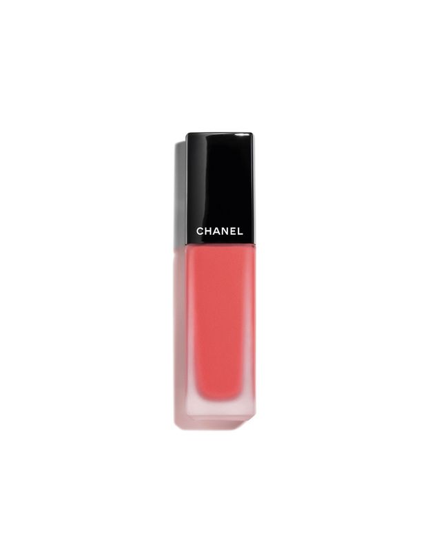 루쥬 알뤼르 벨벳 틴트 206(레드우드 컬러), 6ml, 5만 9천원, Chanel.