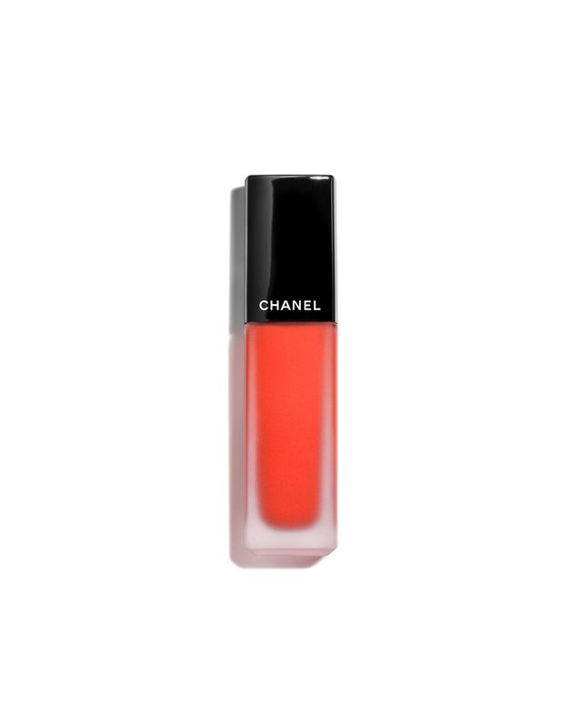 루쥬 알뤼르 벨벳 틴트 218(일렉트릭 핑크 오렌지 컬러), 6ml, 5만 9천원, Chanel.