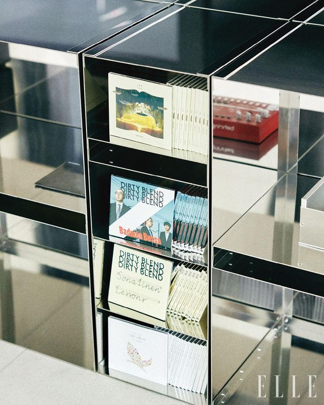 뮤직 컨테이너는 모듈 방식으로 길이와 높이, 수납 칸을 자유롭게 조절할 수 있다.