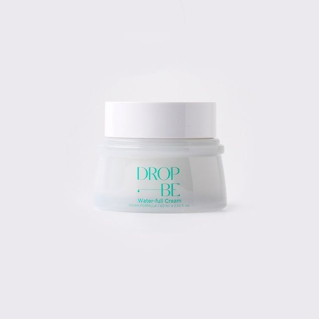 드롭비 물오름 크림 by 다이소: 피부 장벽 개선에 효과적인 ‘세콜지’와 히알루론산 8종, 판테놀, 보검선인장 추출물을 함유한 미백, 주름 개선 기능성 젤, 60mL 5천원.