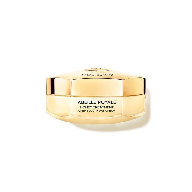 겔랑 아베이 로얄 허니 트리트먼트 리치 크림: 프랑스 위상 섬 보호종 블랙비가 만든 로열젤리와 꿀 4종, 비즈왁스 버터 등 묵직한 원료가 악건성 피부에 강력한 보호막을 만든다. 50mL 2만5천원. 