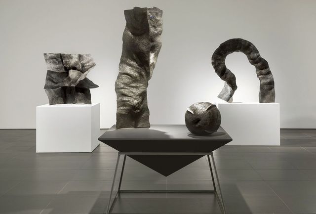 갤러리 현대에서 진행되고 있는 〈운명의 조우〉 지하 전시 전경.