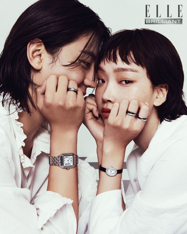 석기 러플 장식 셔츠는 스타일리스트 소장품. 서연 화이트 셔츠는 JACQUEMUS.