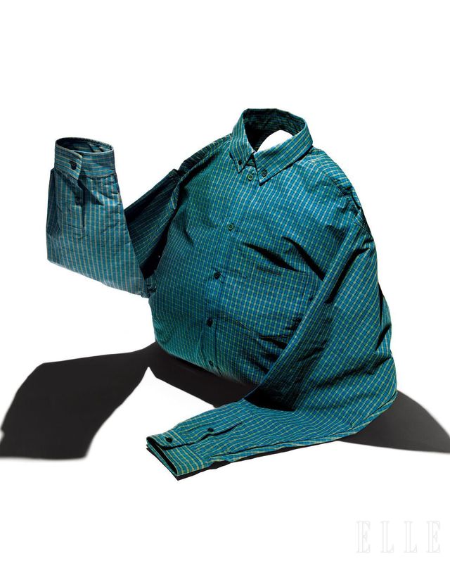 셔츠를 모티프로 한 가드 로브 셔츠 백은 가격 미정, Balenciaga.