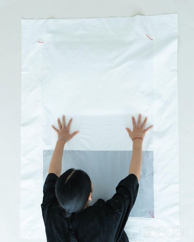 그림 그리는 것을 좋아하는 김수연 대표는 넓은 캔버스가 필요하다는 생각에 일상 용품도 평면으로 큼지막한 제품을 만든다. 