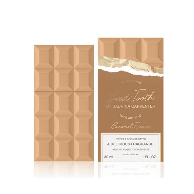사브리나카펜터 스위트 투스 카라멜 드림: 디저트 중독자 카펜터답게 처음부터 끝까지 설탕, 캐러멜, 초콜릿이 단내를 퐁퐁 풍기는 핫 초콜릿이 떠오르는 향. 오 드 퍼퓸 30mL 5만5천원.