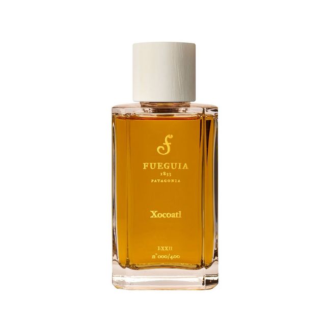 푸에기아 1883 조코아틀: 아즈텍 전사들이 마셨던 쇼콜라틀에서 영감 받아 풍부한 바닐라, 카카오 꽃과 럼으로 쌉싸래하면서도 오래도록 부드러움을 남기는 젠더리스 향. 오 드 퍼퓸 100mL 49만5천원.