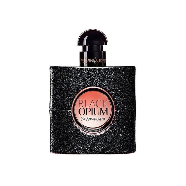 입생로랑 블랙 오피움: 블랙 커피와 꽃다발, 핑크 페퍼가 만나 고혹적 매력을 발산하는 앰버리 계열. 겨울 밤에 잘 어울린다. 오 드 퍼퓸 90mL 28만2천원.