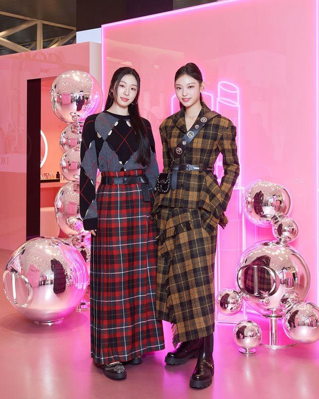 ‘디올 립 글로우 팝업’ 오픈 기념행사에 참석한 디올 하우스 앰배서더 김연아, 해린, 남주혁, 한소희