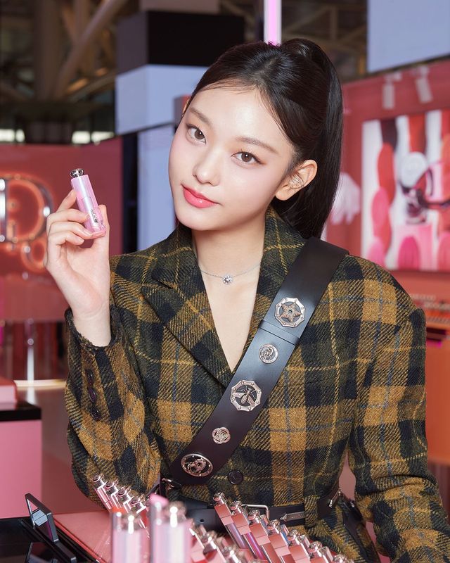 ‘디올 립 글로우 팝업’ 오픈 기념행사에 참석한 디올 하우스 앰배서더 김연아, 해린, 남주혁, 한소희