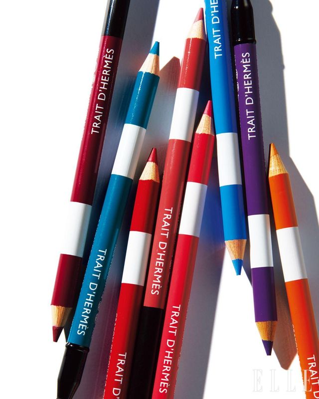 셰이드에 따라 매트 또는 이리데슨트 피니시로 제작돼 다양한 아이 메이크업을 연출할 수 있는 트레 데르메스 컬러 아이 펜슬, 다채로운 컬러 베리에이션을 통해 입술 위에 그래픽적이고 시적인 표현을 완성해 주는 트레 데르메스 컬러 립 펜슬, 각 7만1천원, Hermès Beauty.