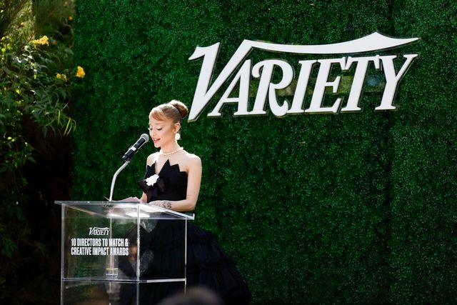 자신이 받은 피부 시술을 공개한 아리아나 그란데