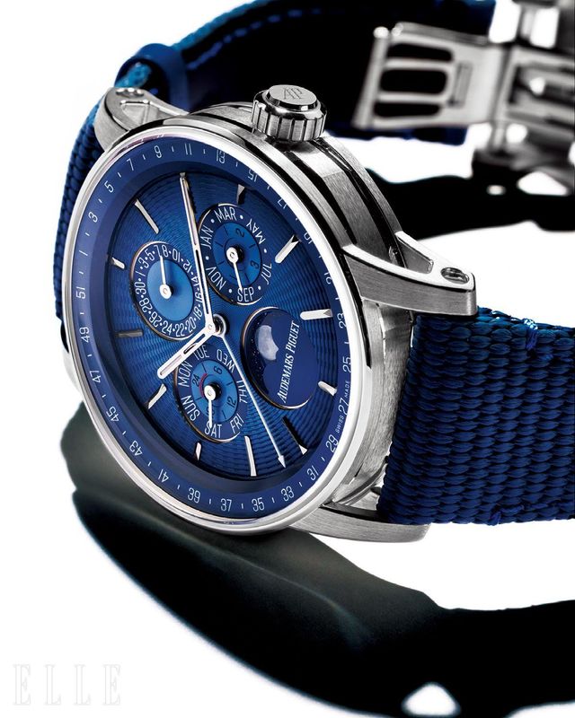 스모크 블루 색상의 오데마 피게 시그너처 다이얼이 특징인 코드 11.59 셀프와인딩 퍼페추얼 캘린더 워치는 가격 미정, Audemars Piguet.