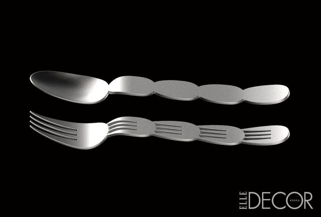 리버럴 오피스의 첫 번째 컬렉션 중 메탈 소재로 제작한 박채지 디자이너의 ‘옵비(Obvi)’ 커트러리 세트.