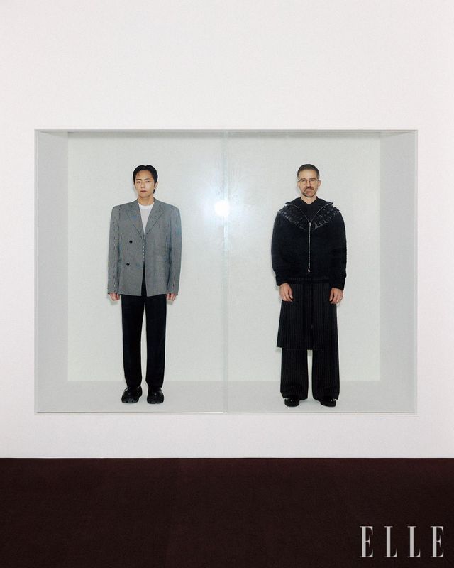 박천휴가 입은 재킷은 Egonlab. 팬츠는 Helmut Lang. 부츠는 McQueen. 윌 애런슨이 입은 팬츠는 Ann Demeulemeester. 니트와 셔츠, 타이, 신발은 모두 스타일리스트 소장품. 