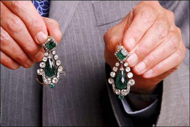 마리 아멜리 왕비의 에메랄드 목걸이-귀걸이 세트.