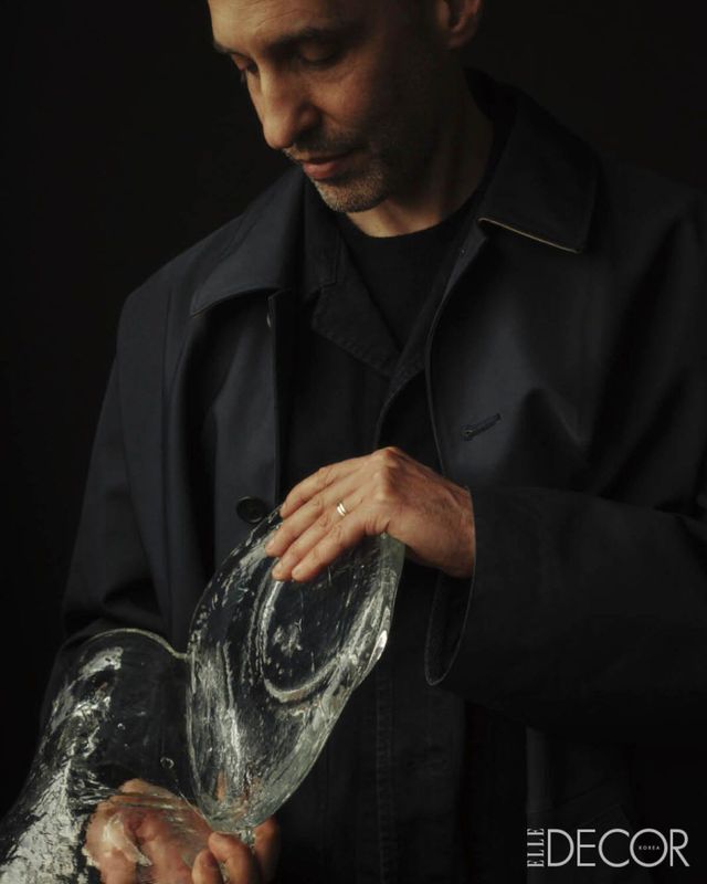 보치의 창립자 오메르 아르벨의 초상.