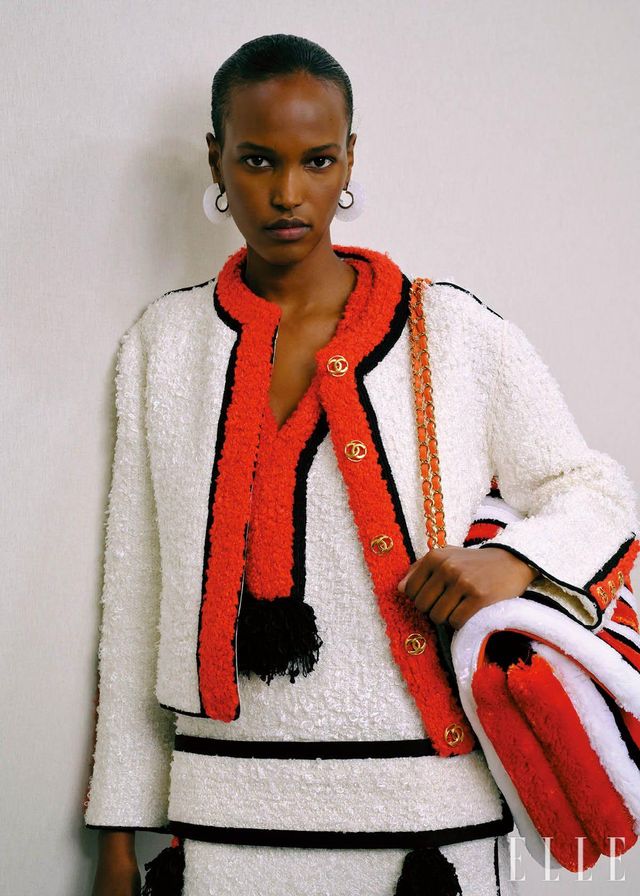 비비드한 컬러 포인트 역시 뉴 샤넬의 특징. 