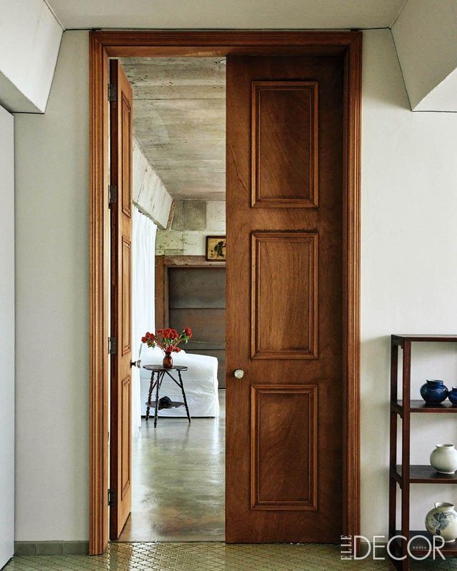 도윤희 작가가 직접 만든 문.