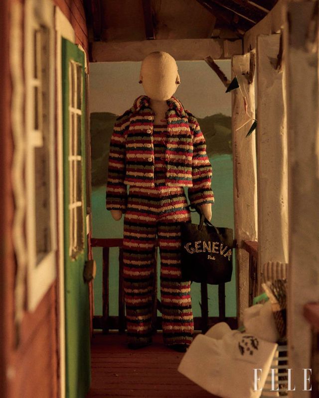 인형극으로 연출한 2025 F/W 컬렉션 ‘The Expressionist’.