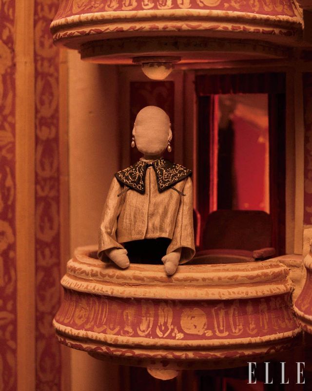 인형극으로 연출한 2025 F/W 컬렉션 ‘The Expressionist’.