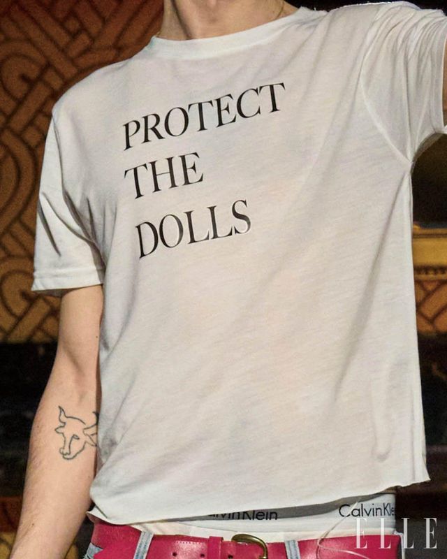 연대 메시지를 새긴 티셔츠로 주목받은 디자이너 코너 아이브스. 