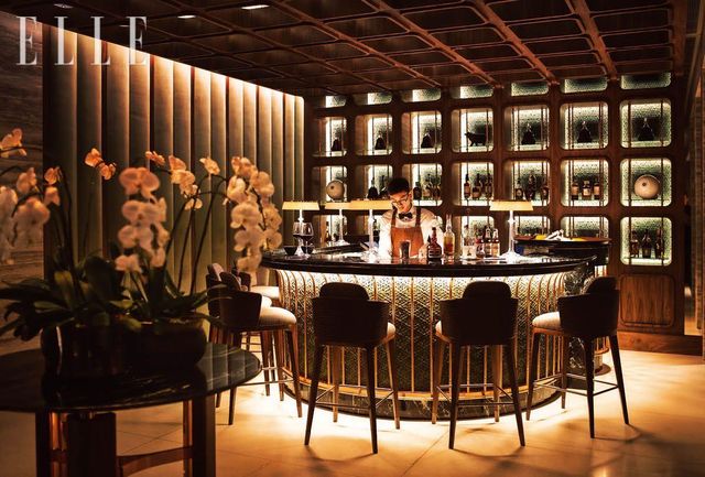 트윈팜스 수린 비치의 자랑이 된 ‘와규 스테이크 하우스’ 내 칵테일 바. 