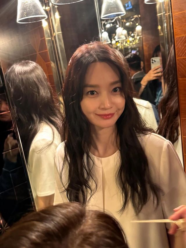 신민아와 김우빈이 한 달 후 결혼한다