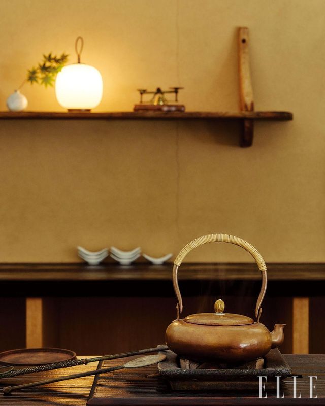 로해의 찻물은 화로에서 숯으로 끓여내 더욱 깊은 감칠맛을 자랑한다. 